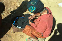 to Jpeg 25K An old Yao lady - she said she was in her eighties - sitting in the sun sewing 8812q18.jpg