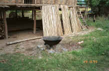 to Jpeg 44K The indigo dye bowl on the fire outside a Black Thai house near Dien Bien Phu, Lai Chao Province 9510F21.JPG