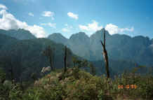 to Jpeg 25K Climbing over the pass near Fan Si Peak in the mountains to the north of Sa Pa 9510H17.JPG