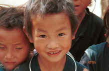 to Jpeg 21K Young Black Hmong girl with her school mates outside their school in the hills around Sa Pa, Lao Cai Province 9510J14.JPG