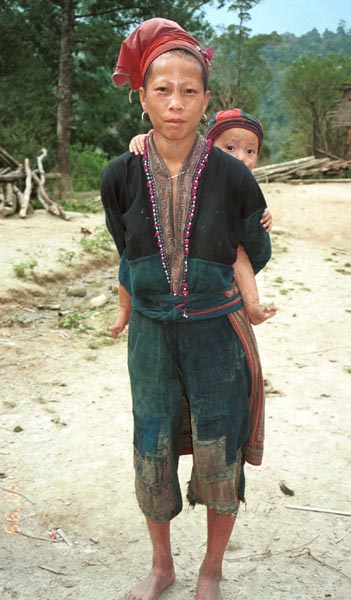 Dzao mother and baby 9510K01.jpg (51978 bytes)