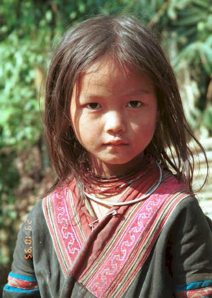 Red Hmong girl in a village in Lai Chau province, northern Vietnam 9510f35.jpg