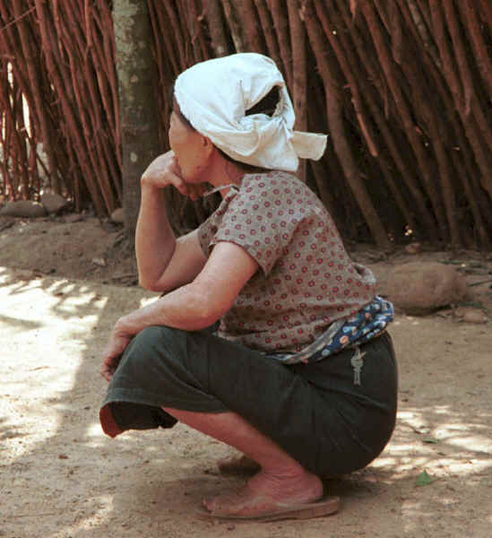 Jpeg K Southern White Thai, (Tai Mai Chau), woman wearing the traditional everyday white headcloth left un-dyed which is now infrequently worn.  She is wearing a skirt with a black (or indigo) body and without a hem piece.  Mai Chau District in Hoa Binh Province near the border with the north-western part of Thanh Hoa Province in north west Vietnam. 9510A21.JPG